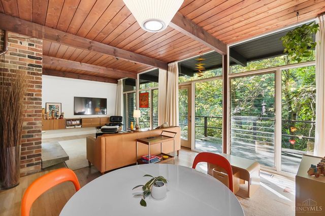 429 W Galbraith Road, Wyoming, OH 45215