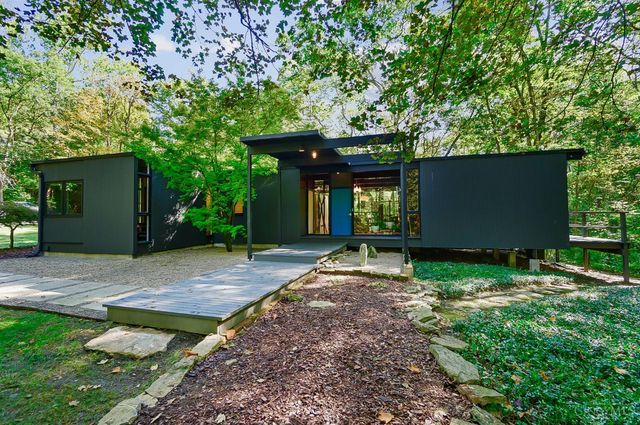 429 W Galbraith Road, Wyoming, OH 45215