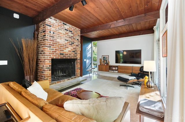 429 W Galbraith Road, Wyoming, OH 45215