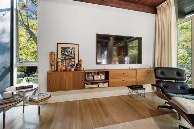 429 W Galbraith Road, Wyoming, OH 45215