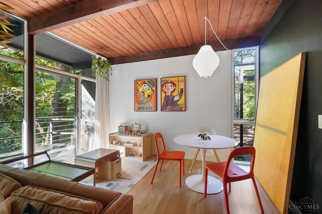 429 W Galbraith Road, Wyoming, OH 45215