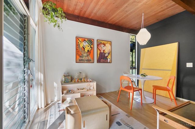 429 W Galbraith Road, Wyoming, OH 45215