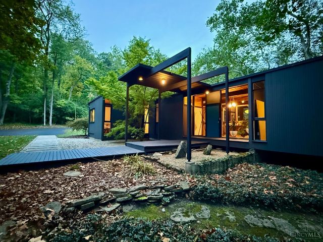 429 W Galbraith Road, Wyoming, OH 45215