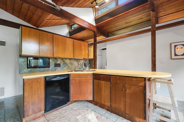 429 W Galbraith Road, Wyoming, OH 45215