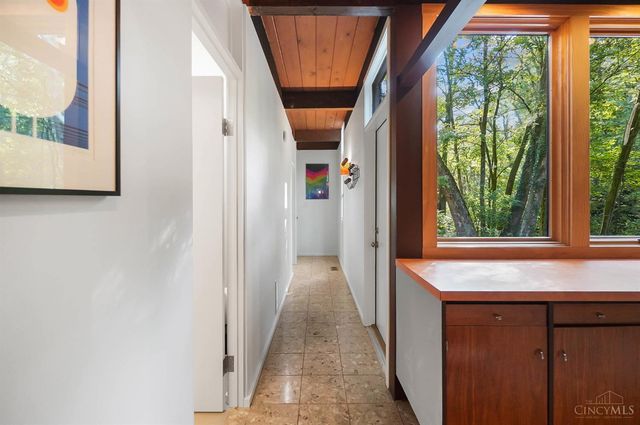 429 W Galbraith Road, Wyoming, OH 45215