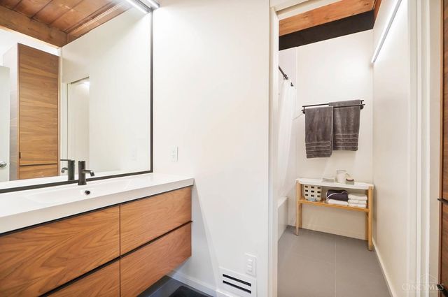 429 W Galbraith Road, Wyoming, OH 45215