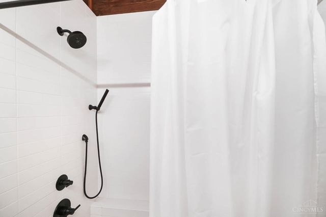 429 W Galbraith Road, Wyoming, OH 45215