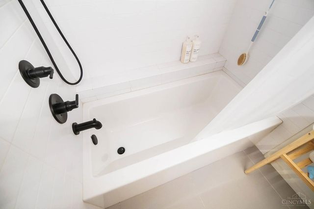 429 W Galbraith Road, Wyoming, OH 45215