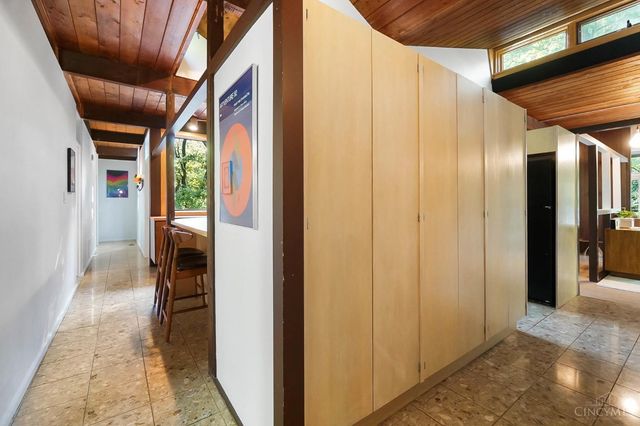 429 W Galbraith Road, Wyoming, OH 45215