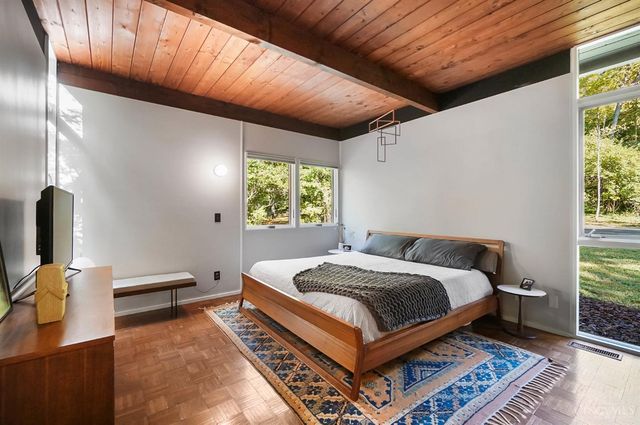 429 W Galbraith Road, Wyoming, OH 45215