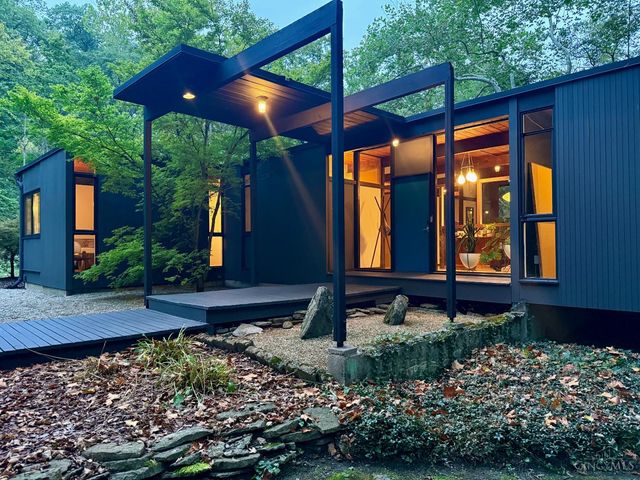 429 W Galbraith Road, Wyoming, OH 45215