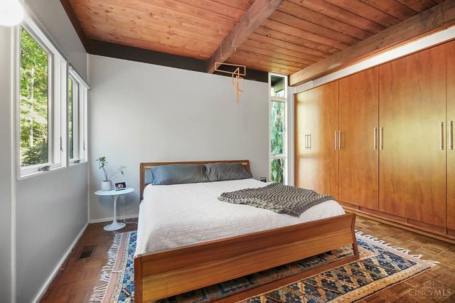 429 W Galbraith Road, Wyoming, OH 45215