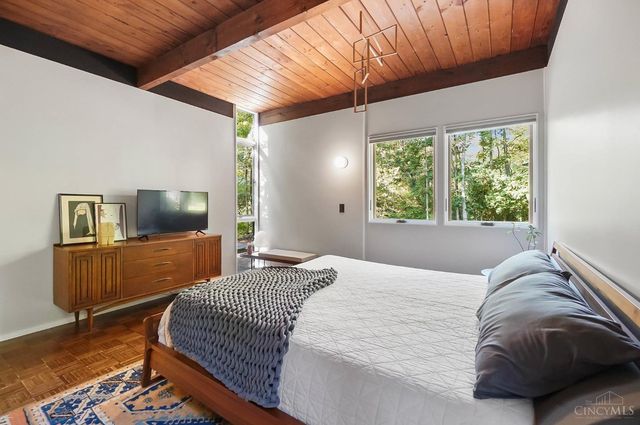 429 W Galbraith Road, Wyoming, OH 45215