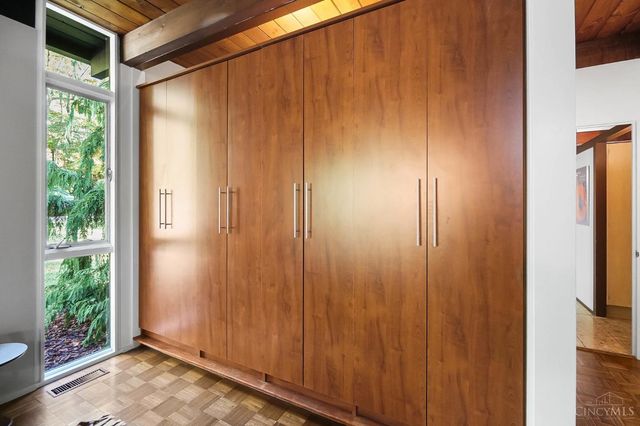 429 W Galbraith Road, Wyoming, OH 45215