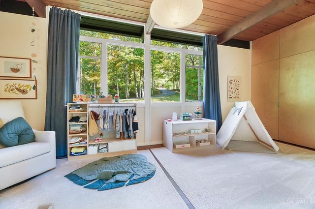 429 W Galbraith Road, Wyoming, OH 45215