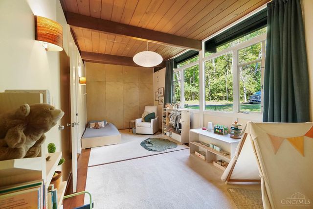 429 W Galbraith Road, Wyoming, OH 45215