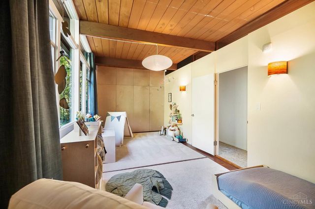 429 W Galbraith Road, Wyoming, OH 45215