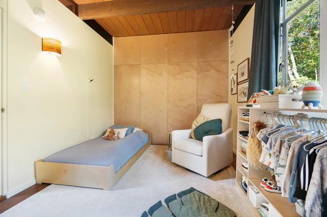 429 W Galbraith Road, Wyoming, OH 45215