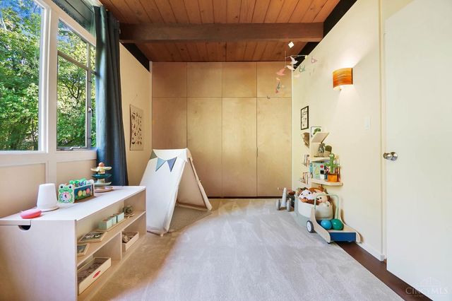 429 W Galbraith Road, Wyoming, OH 45215