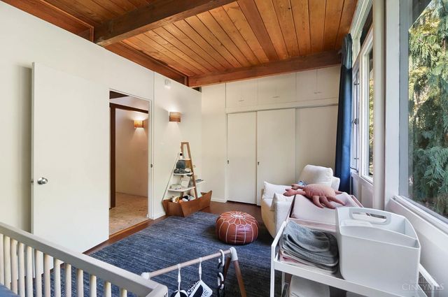 429 W Galbraith Road, Wyoming, OH 45215