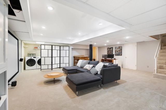 429 W Galbraith Road, Wyoming, OH 45215