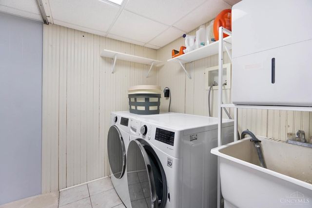 429 W Galbraith Road, Wyoming, OH 45215