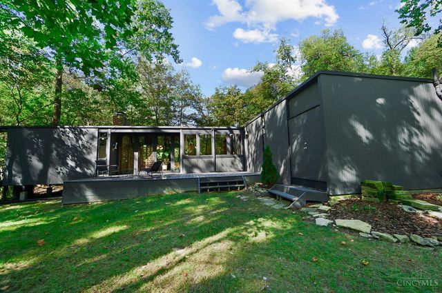 429 W Galbraith Road, Wyoming, OH 45215