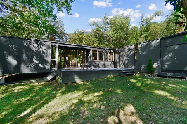 429 W Galbraith Road, Wyoming, OH 45215