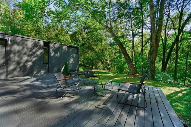 429 W Galbraith Road, Wyoming, OH 45215