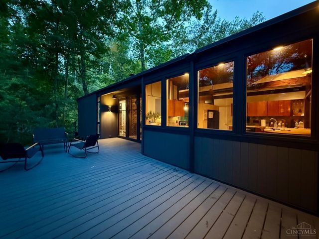 429 W Galbraith Road, Wyoming, OH 45215