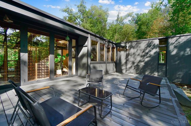 429 W Galbraith Road, Wyoming, OH 45215