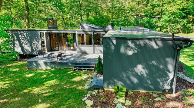 429 W Galbraith Road, Wyoming, OH 45215