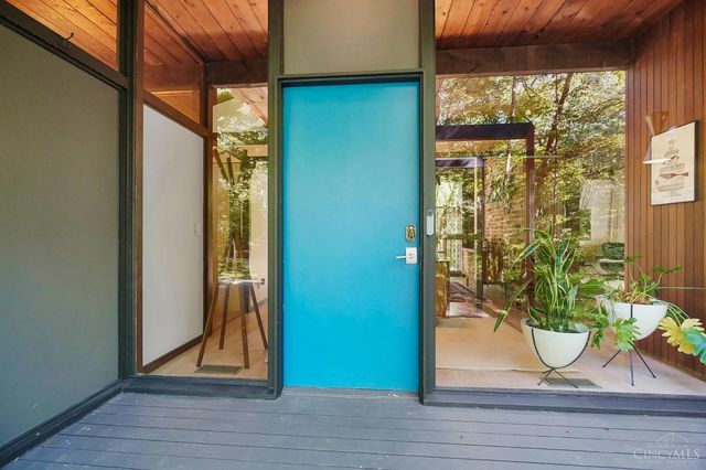 429 W Galbraith Road, Wyoming, OH 45215