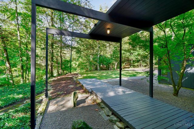 429 W Galbraith Road, Wyoming, OH 45215