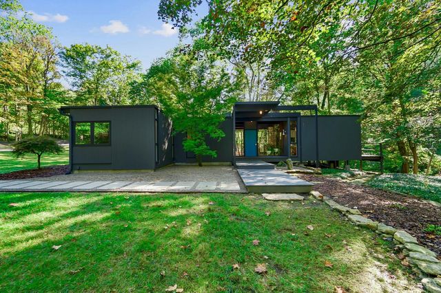 429 W Galbraith Road, Wyoming, OH 45215