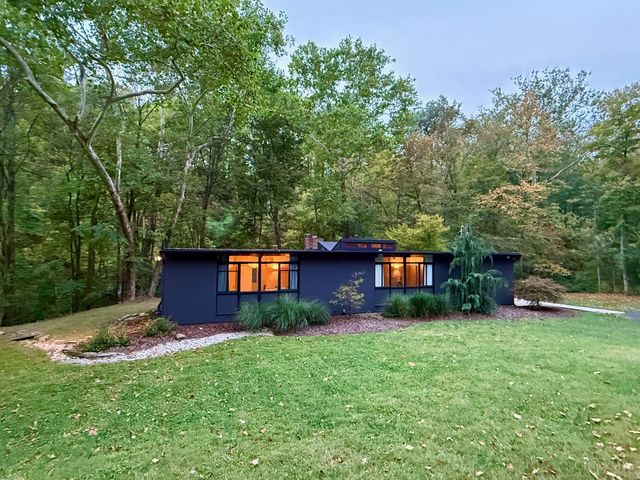 429 W Galbraith Road, Wyoming, OH 45215