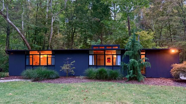 429 W Galbraith Road, Wyoming, OH 45215