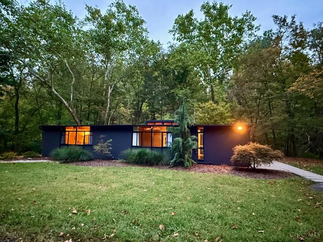 429 W Galbraith Road, Wyoming, OH 45215