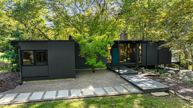 429 W Galbraith Road, Wyoming, OH 45215