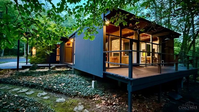 429 W Galbraith Road, Wyoming, OH 45215