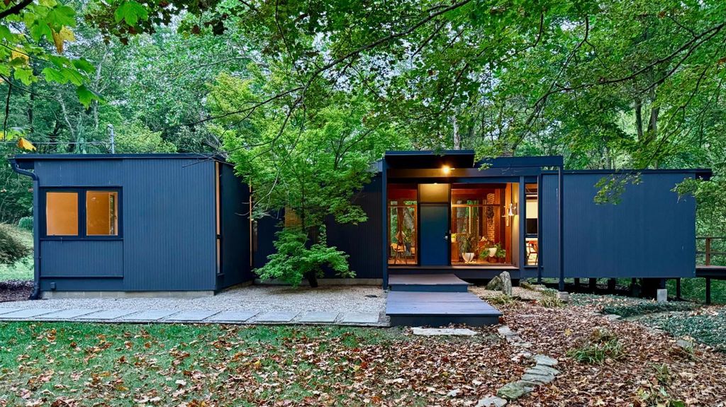 429 W Galbraith Road, Wyoming, OH 45215