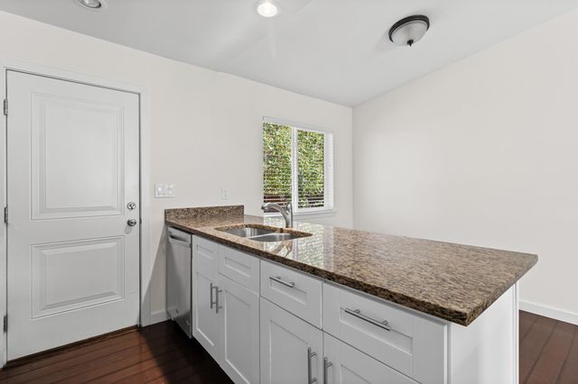 6305 Vioitha DR B, Austin, TX 78723