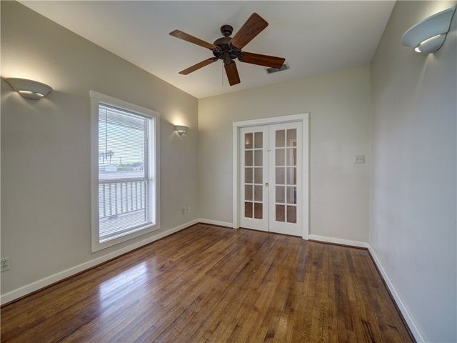 414 E Bayview Blvd, Portland, TX 78374