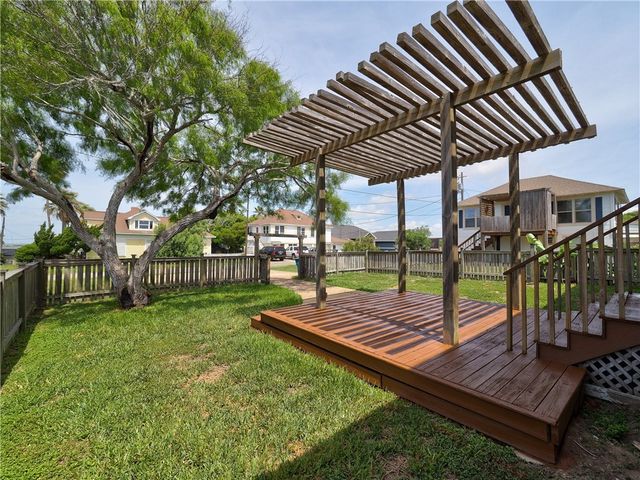414 E Bayview Blvd, Portland, TX 78374