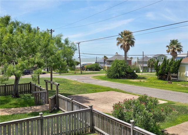 414 E Bayview Blvd, Portland, TX 78374