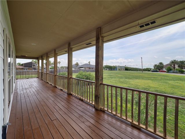 414 E Bayview Blvd, Portland, TX 78374