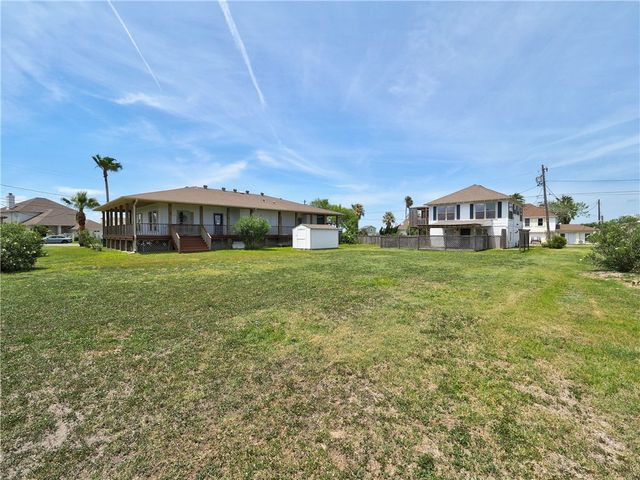414 E Bayview Blvd, Portland, TX 78374