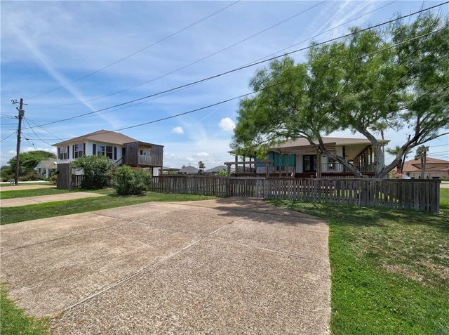 414 E Bayview Blvd, Portland, TX 78374