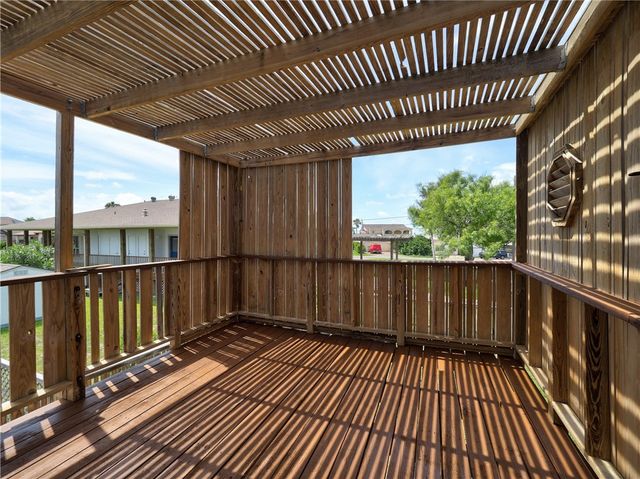 414 E Bayview Blvd, Portland, TX 78374