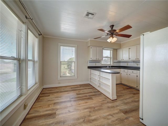 414 E Bayview Blvd, Portland, TX 78374